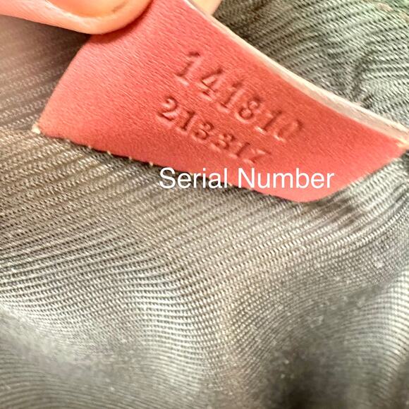 Gucci pink guccissima leather cosmetic clutch or wear as crossbody! - Picture 11 of 13